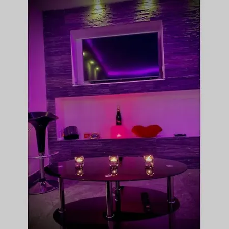 Apartment Lovely Jacuzzi Luxury Design *