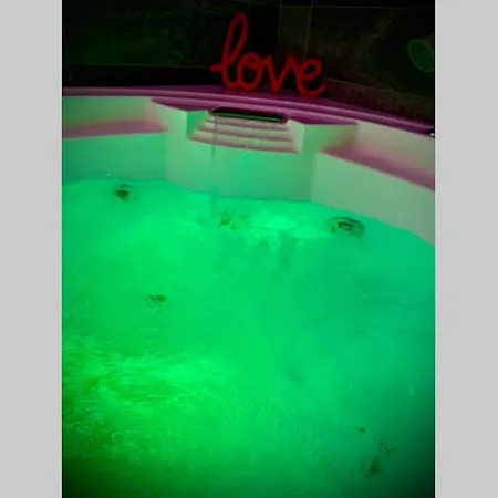 Lovely Jacuzzi Luxury Design