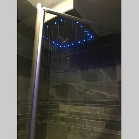 Lovely Jacuzzi Luxury Design Apartment