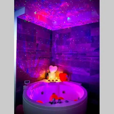 Lovely Jacuzzi Luxury Design Apartment