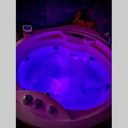 Lovely Jacuzzi Luxury Design Apartment