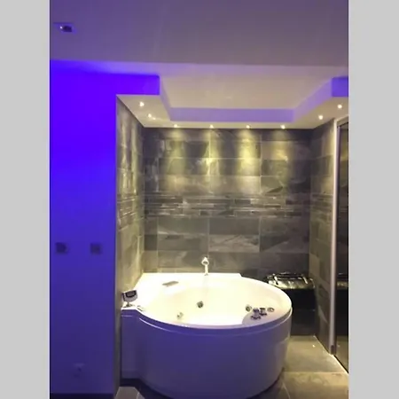 Lovely Jacuzzi Luxury Design Saint-Martin-d'Heres